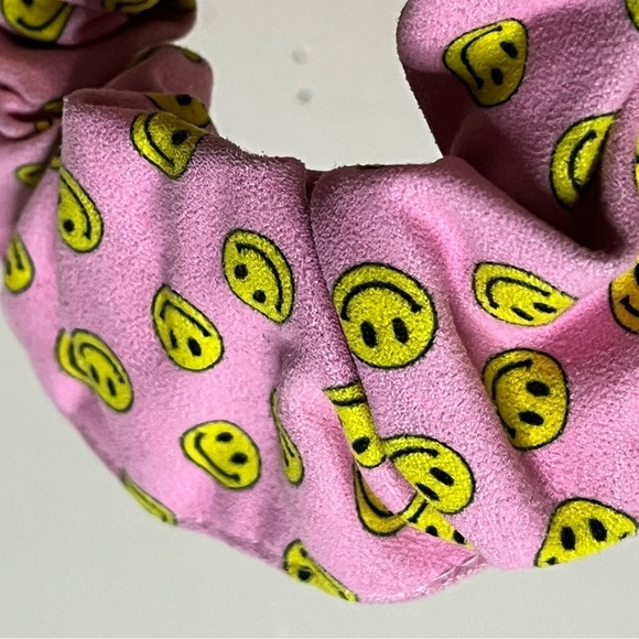 Set of 2 Hair Scrunchies - 1 Towel Scrunchie (Pre-Owned), 1 Reg Scrunchie (New) - Picture 7 of 13